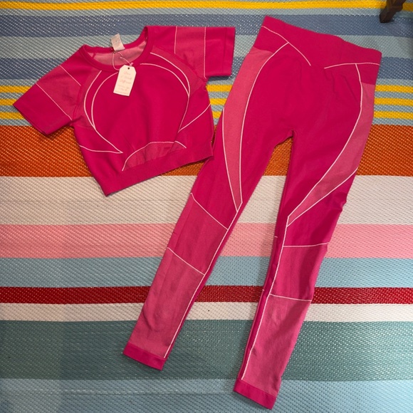 Dare 2 Walk Different Pink Athletic Set White Accents Women’s Size Small/Medium - Picture 1 of 4